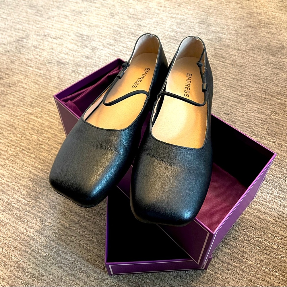 EMPRESS square-toe black ballet flats